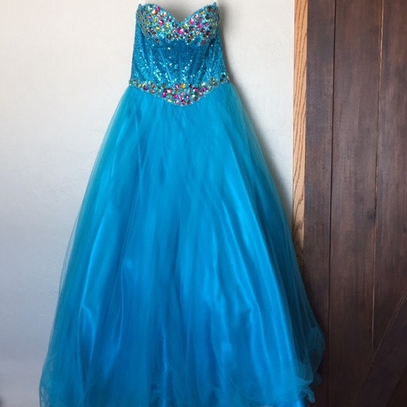 Dresses & Skirts - Prom dress- Size 5